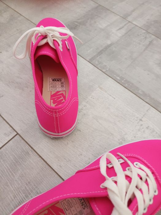 Нови кецове Vans