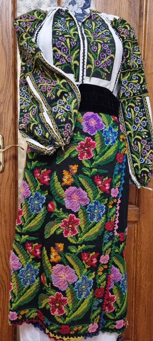 Costum popular autentic