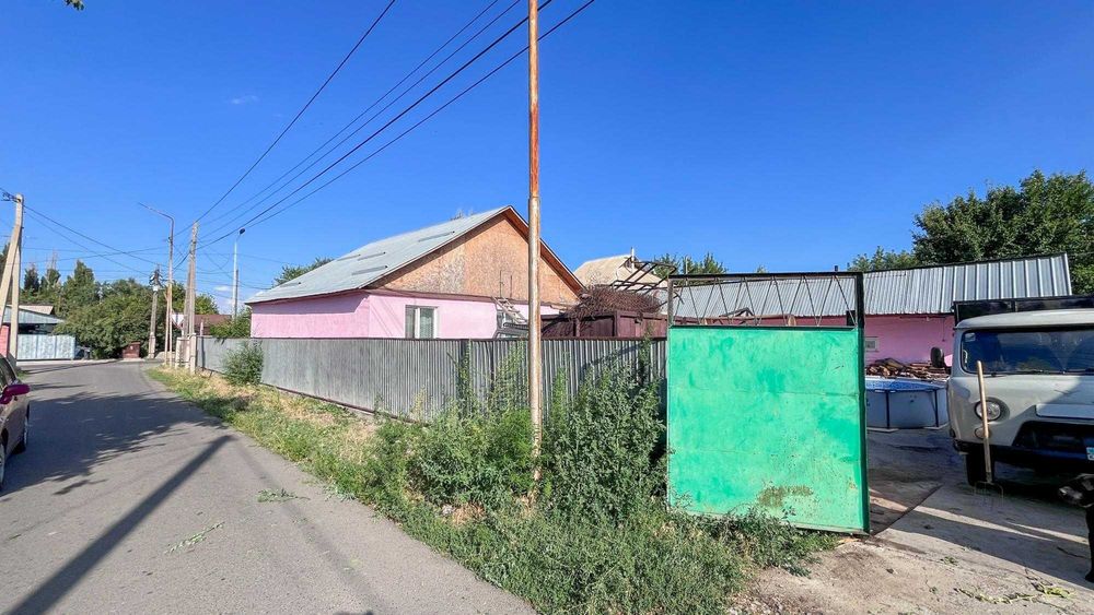 Дом в Отенай, Танат Империя