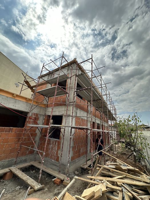 Schela metalica de inchiriat