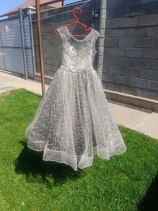Продам детское платье на выход