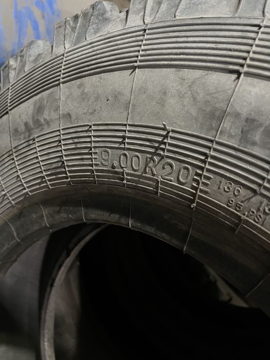 Продам 9.00R20 4 колеса