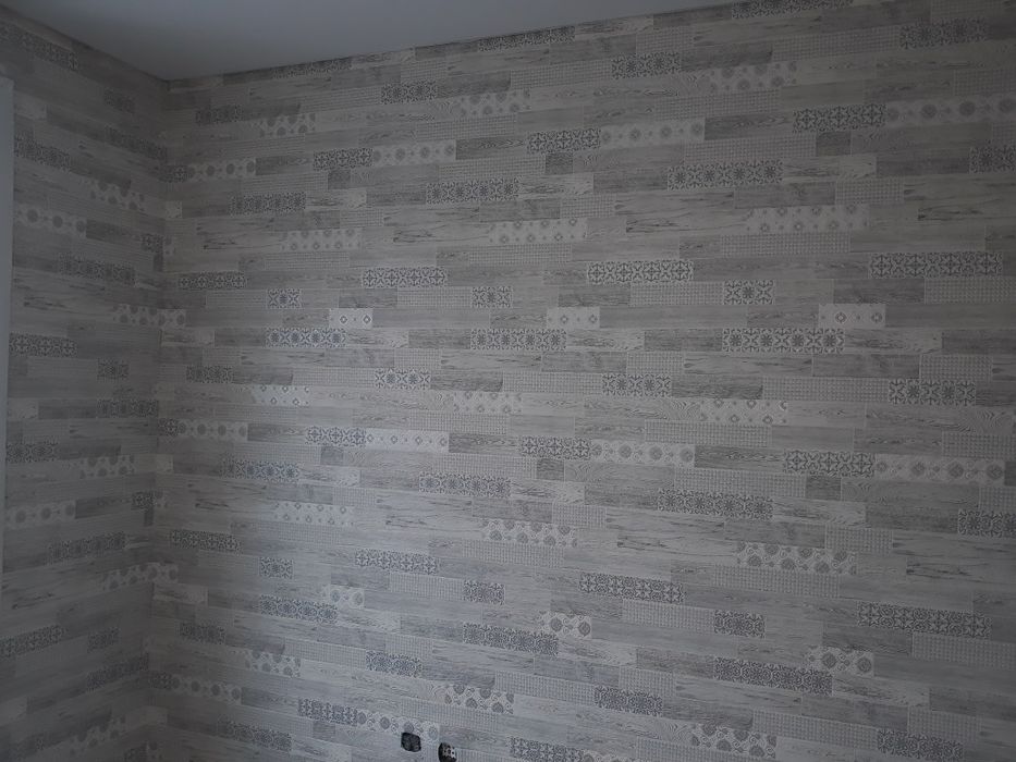 Поклейка обоев галтели