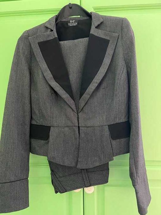 Дамски елегантен костюм