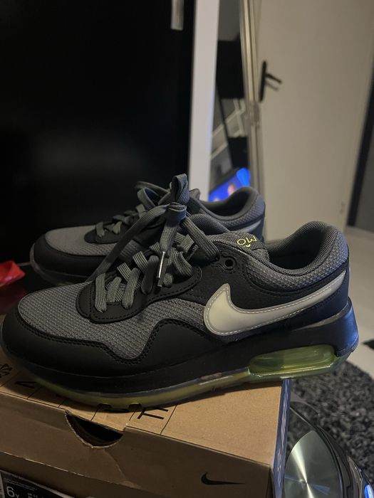 Nike AIR MAX MOTIF NN GS - номер 38.5