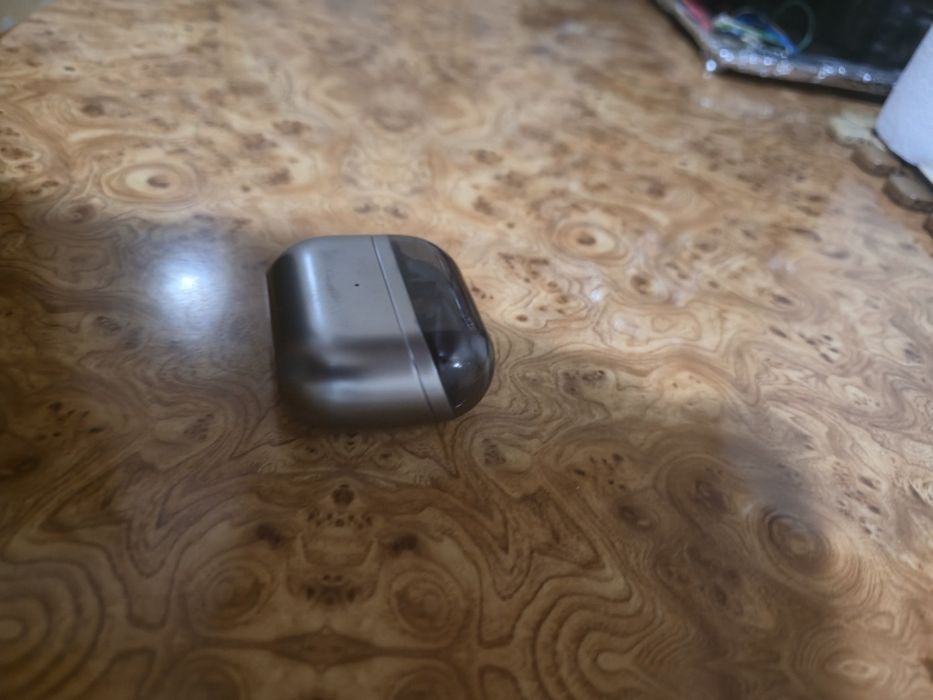 Vând Buds 3 Pro putin utilizate