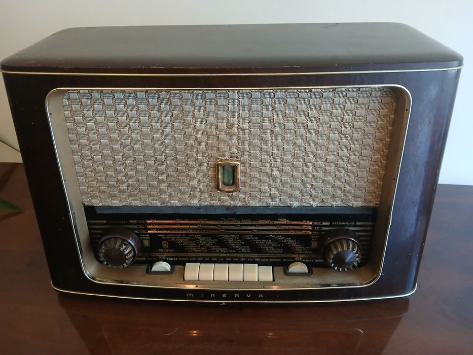 Radio cu lămpi Minerva Record W ,Viena,an 1955.