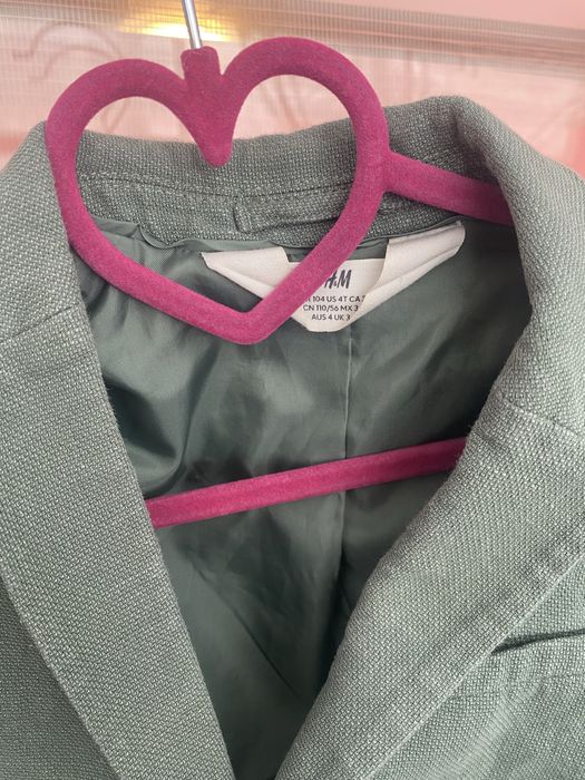 Продавам детско сако HM 104 размер