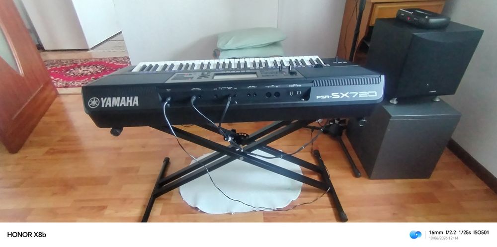 Yamaha psr  SX720