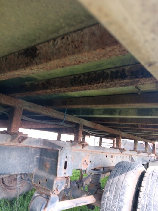 Продавам платформа за каросерия