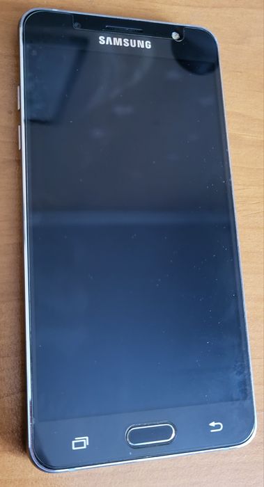 Смартфон Samsung J5