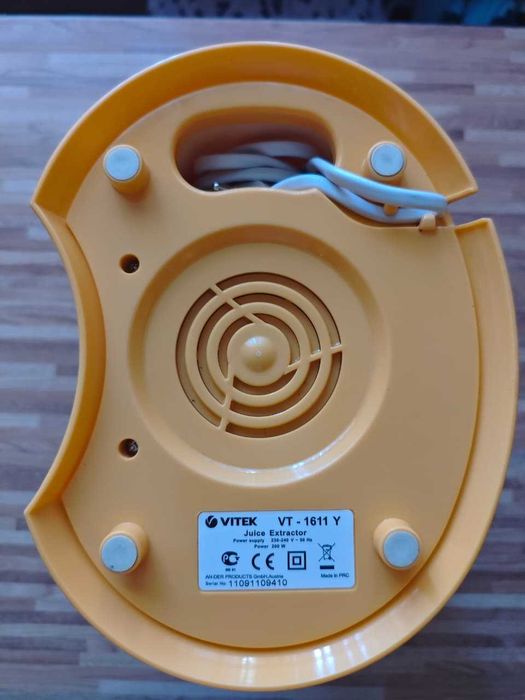 Соковыжималка Vitek VT-1611 (Y)