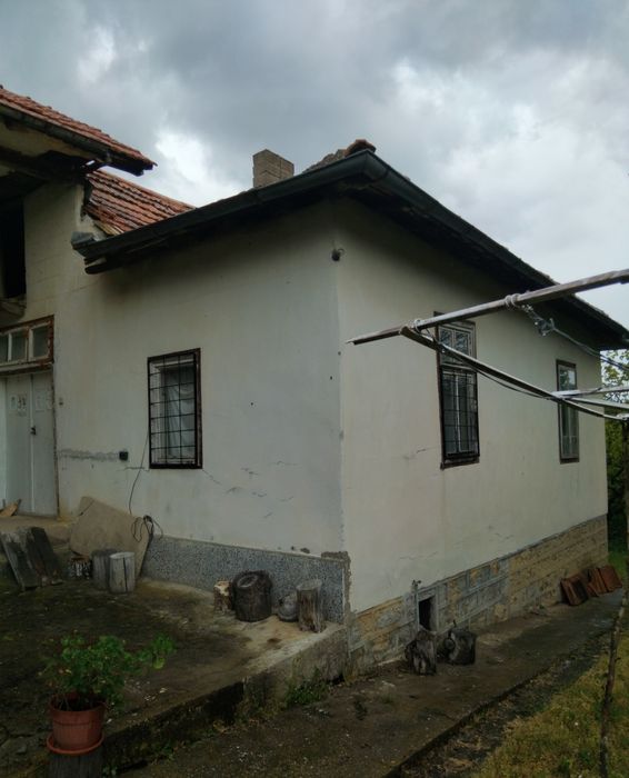 Продава къща в с.Згурово обл.Кюстендил