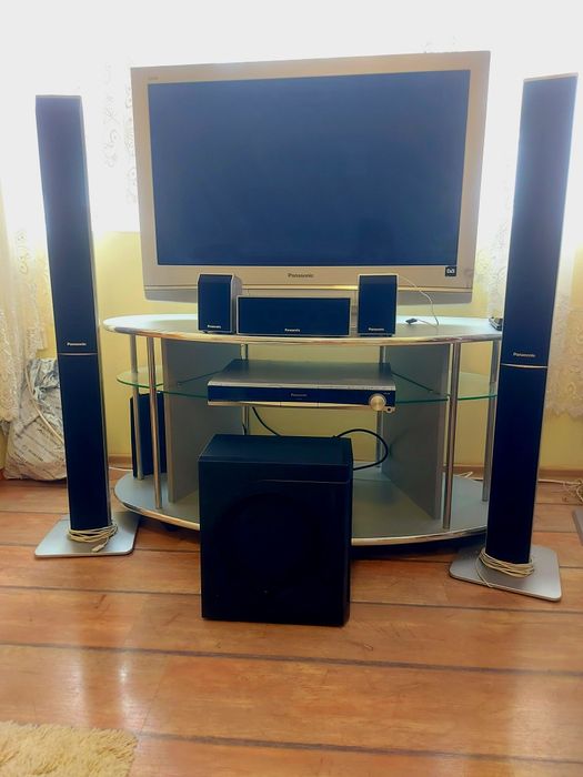 Почти неупотребявано CD/DVD аудио уредба с 6 бр колони