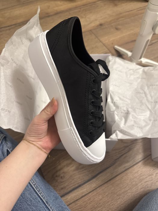 Продам кеды guess