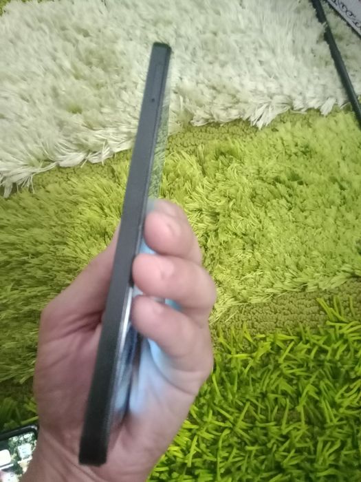Продам телефон срочно