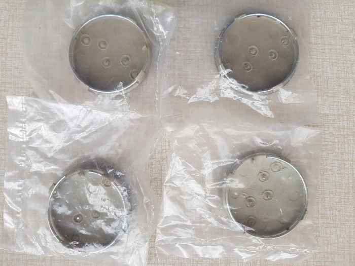 4 Capace jante Audi 60, 68 mm. negre/gri Noi ambalate!