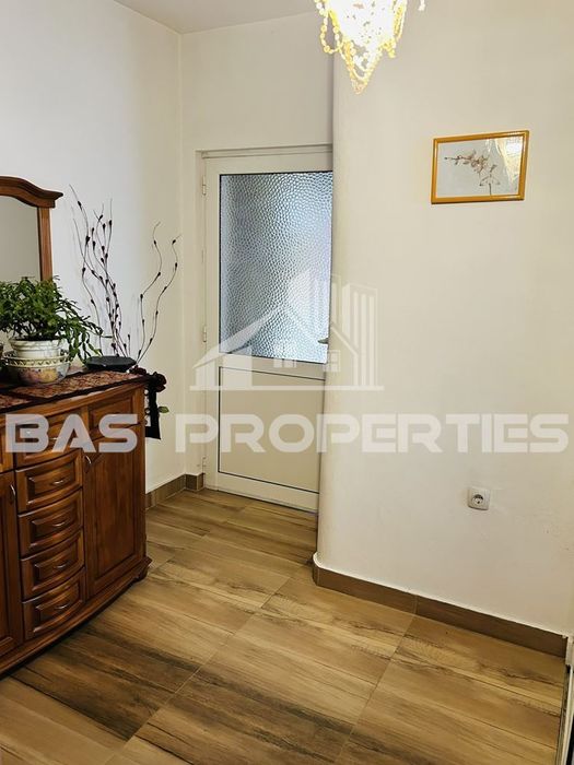 Етаж от къща в София-Орландовци площ 144