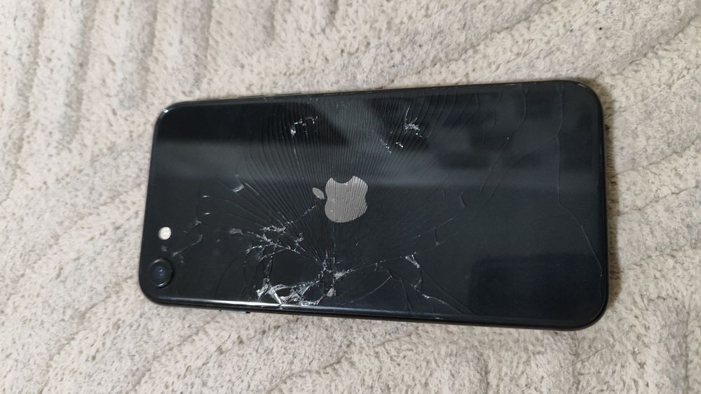 Айфон SE 2020 на  128gb