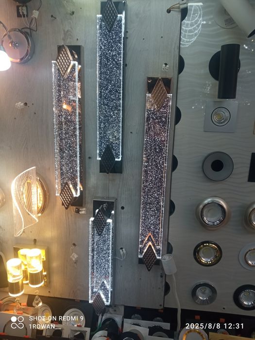 Бра с разными цветами и размерами