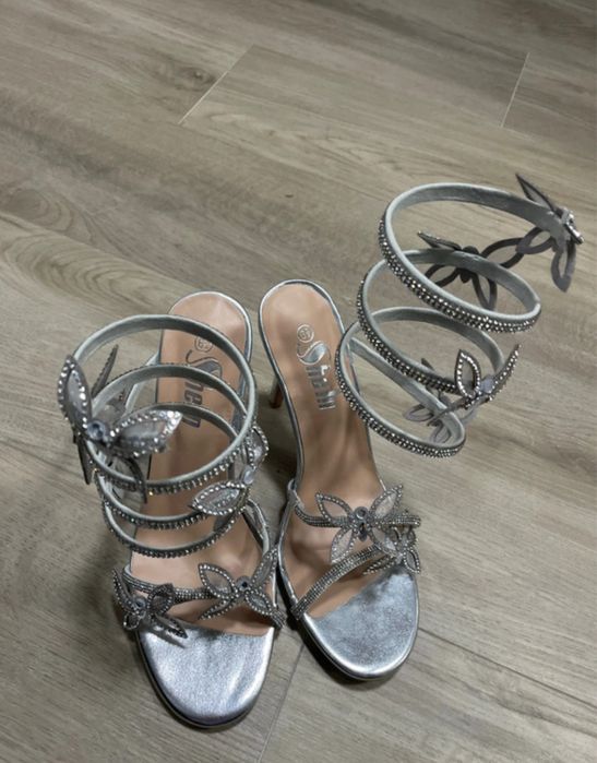 Sandale cu toc elegante