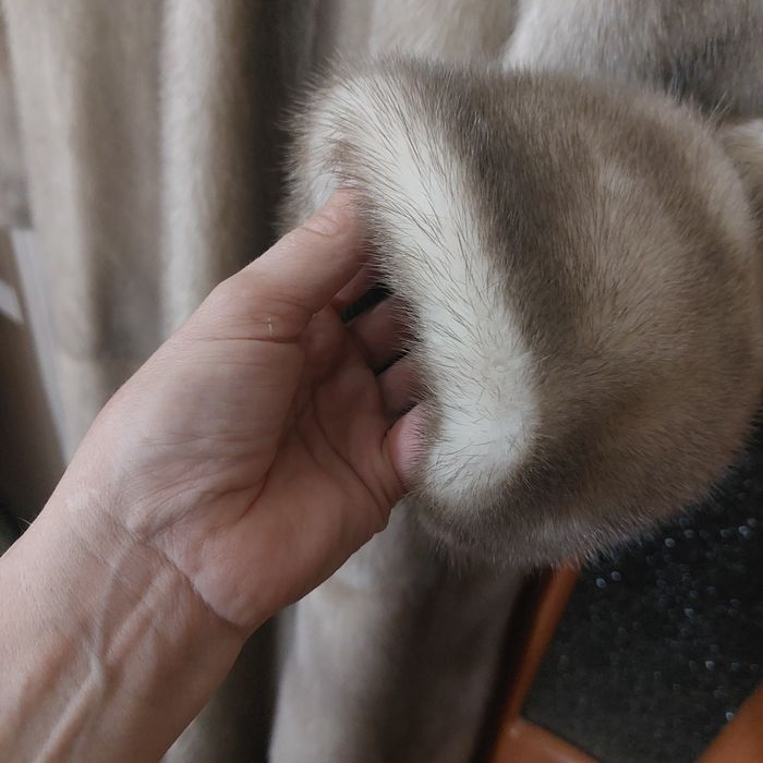 Продам норковую шубу.