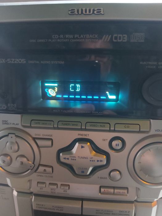 Vand combina cu boxe Aiwa
