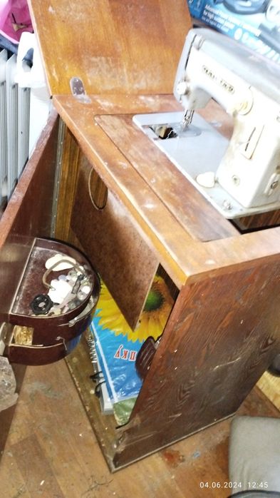 Швейная машинка Чайка