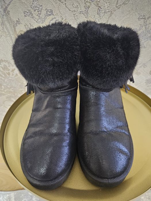 Продам угги 38 р за 3000 тг