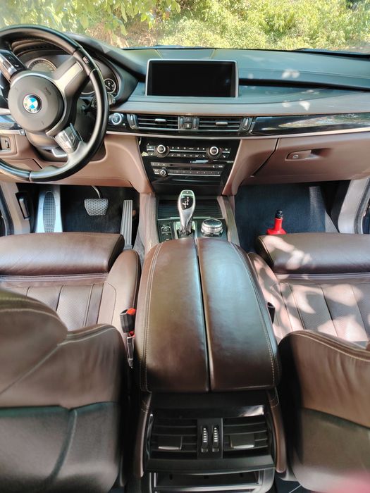 Вътрешно почистване на автомобили