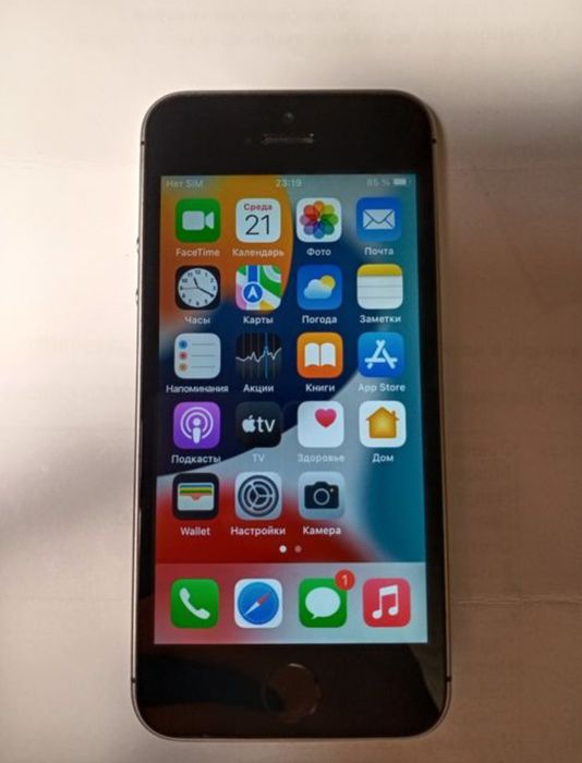 Продам iPhone SE 2016