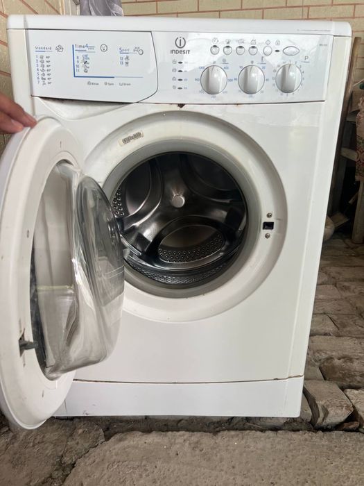 Avtomat stiralniy mashinka sotiladi