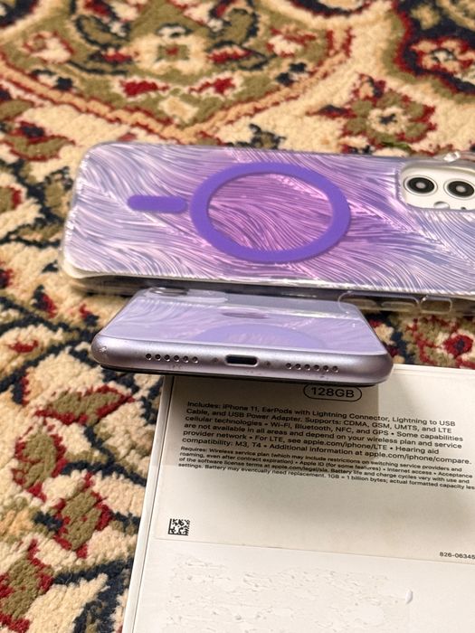 iPhone 11 128 ГБ LL/A с коробке и аксессуарами в подарок.