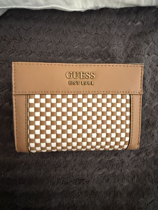 Дамско портмоне Guess