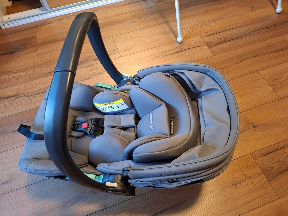 Столче за кола Peg Perego Primo Viaggio Lounge + въртяща база Base Giro