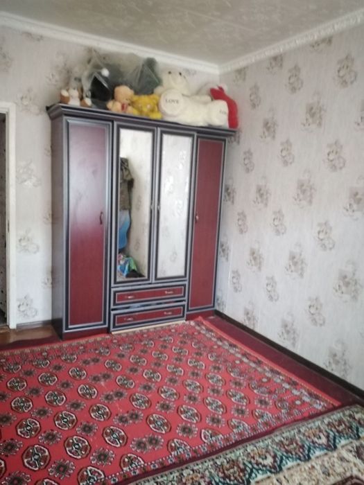 Qarshi shahri markazi, 2-qavatdan 3 xonali uy, 71m²