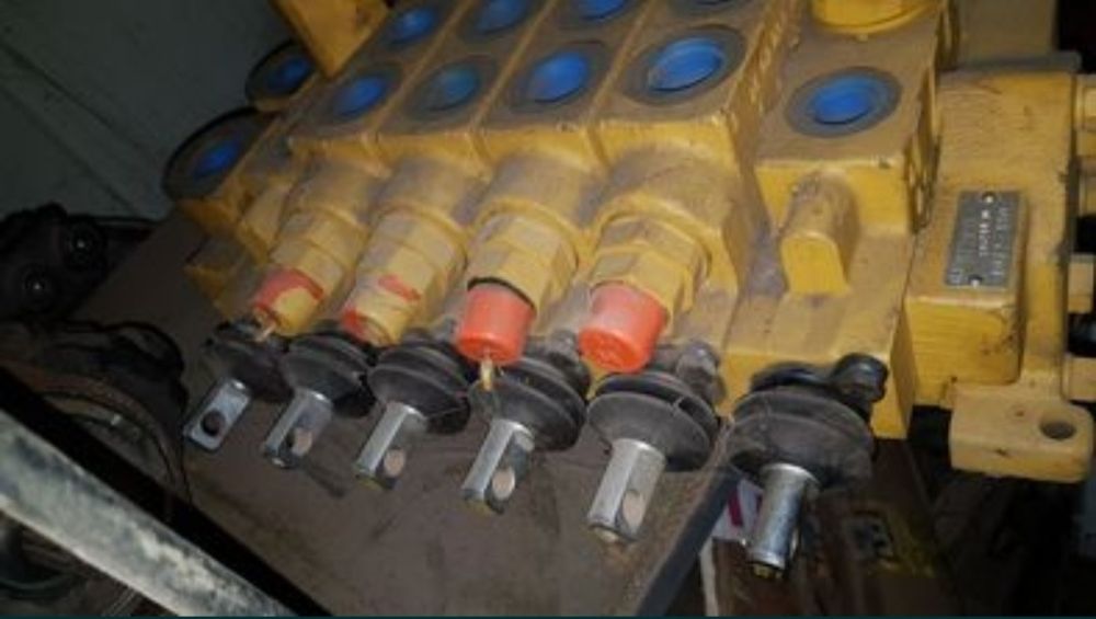 Distribuitor caterpillar