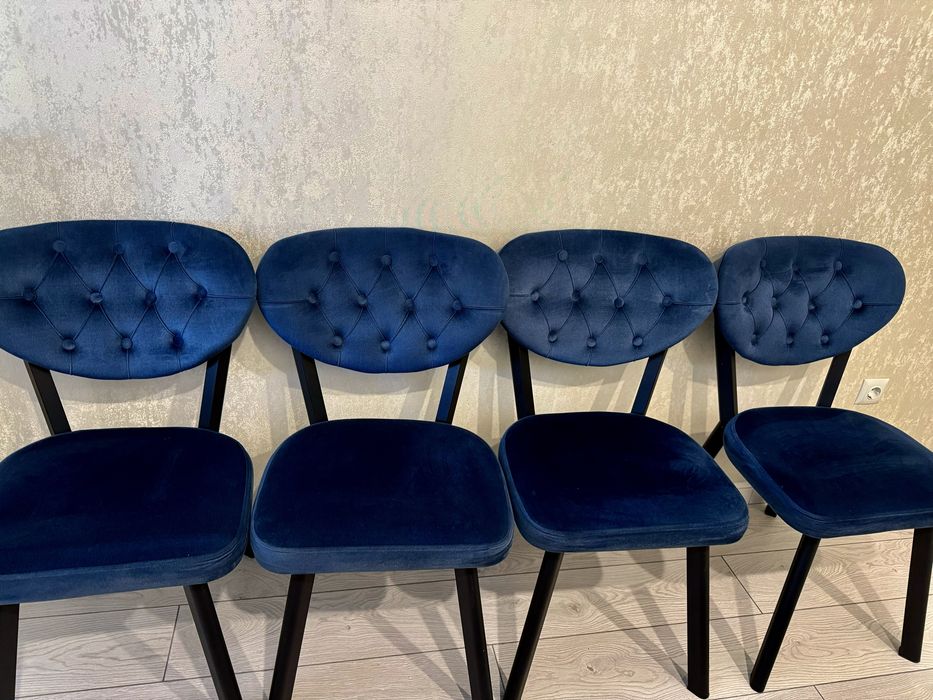 Продам стол куханный со стульями