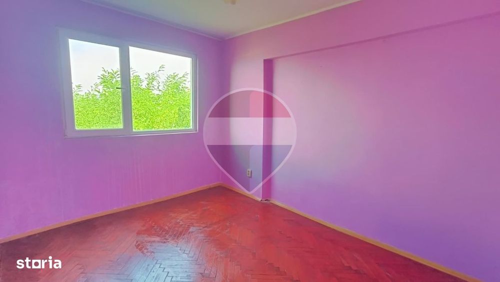 Apartament cu 3 camere de vânzare -decomandat- Micro 13, Galați