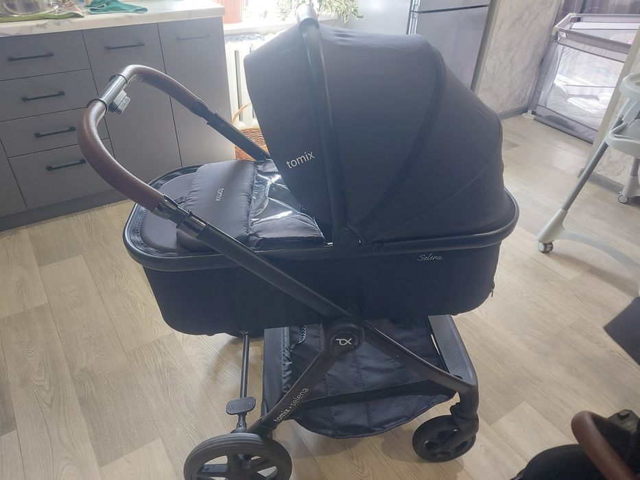 Продам коляску 3 в1