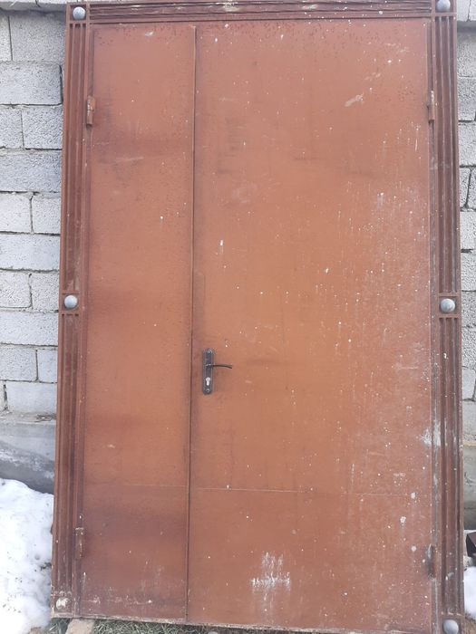 Продаже железную дверь