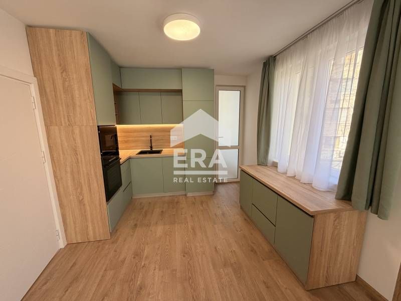 Стилен четиристаен обзаведен  апартамент след основен ремонт за продаж