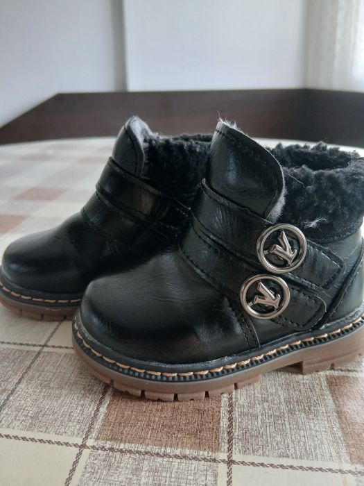 Бебешки ботички чисто нови