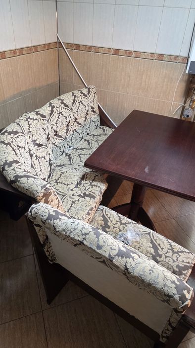 Set colțar cu spatiu depozitare + masă extensibilă din LEMN MASIV