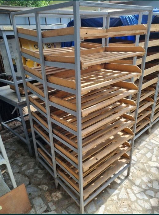 Срочно продаются стеллажи для выпечки