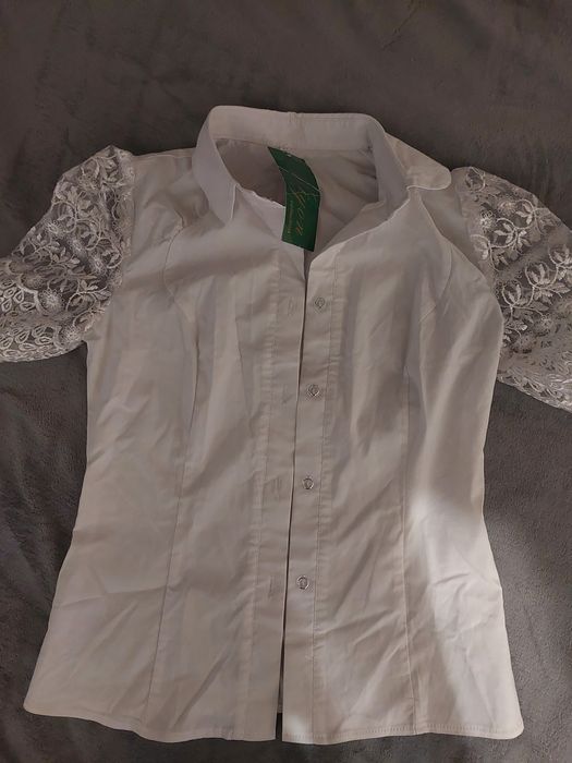 Продам белую блузку