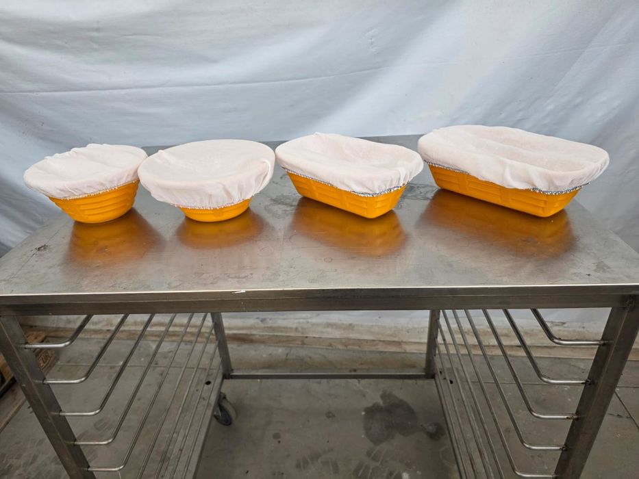 Пластмасови форми за втасване на хляб с плат