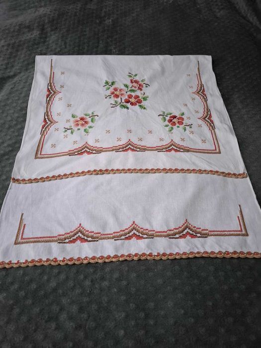 Памучна бродирана Покривка