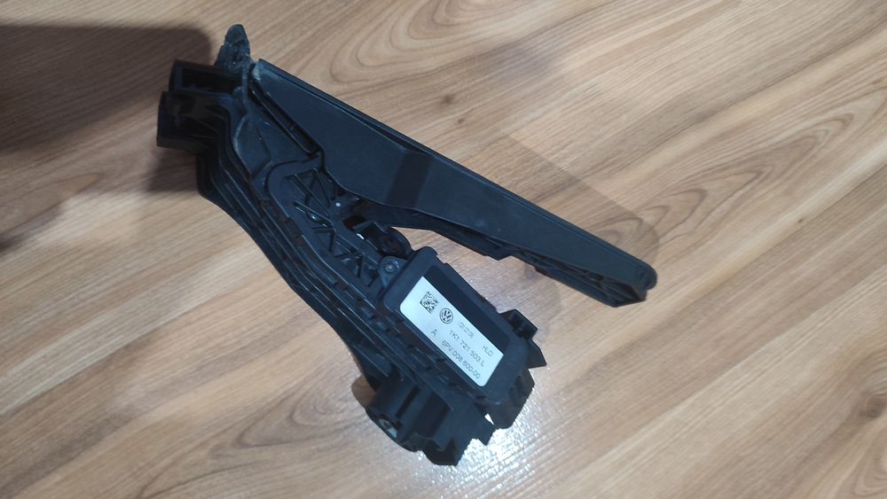 Педал на газта за шкода . Ауди . Голф