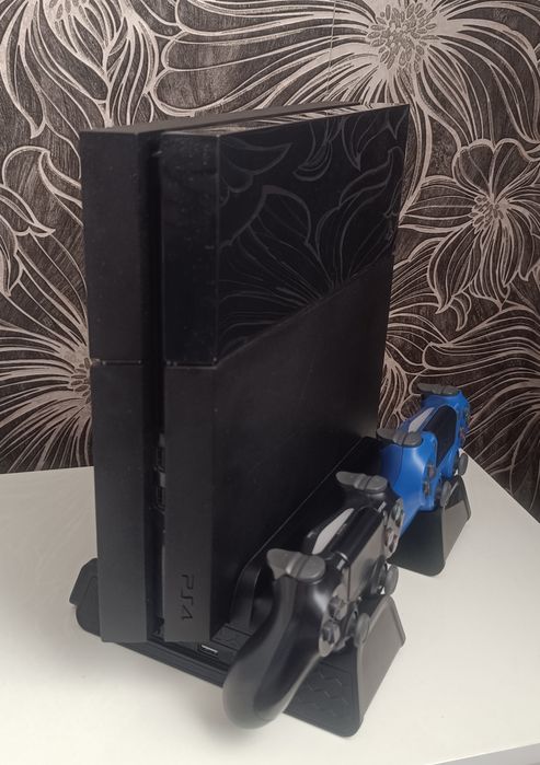 Продам Sony Playstation 4